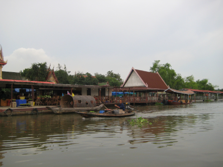 La rivière Nakhon Chai Si